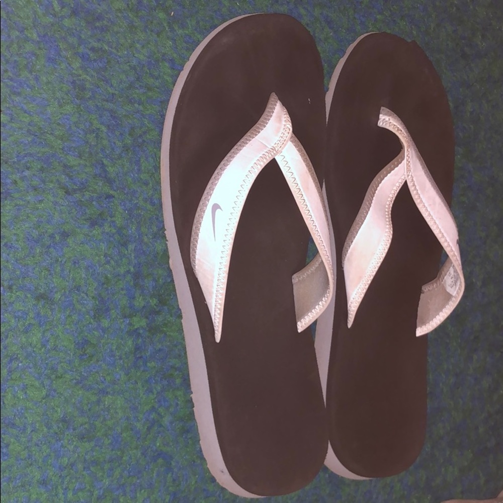 Women’s Nike flip flops